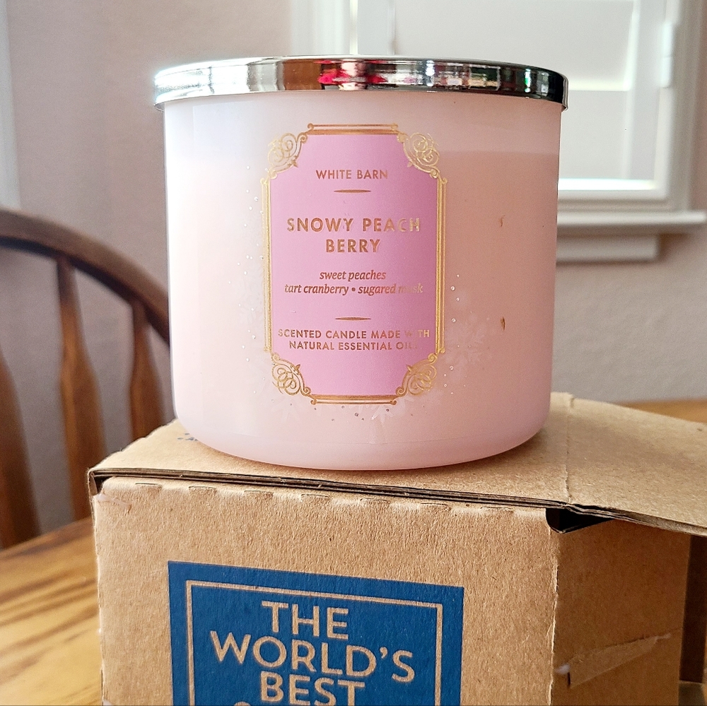 πBOGO 50% OFFβοΈππ―NWTβΌοΈ White Barn "Snowy Peach Berry" 3-wick Candle - Picture 1 of 10